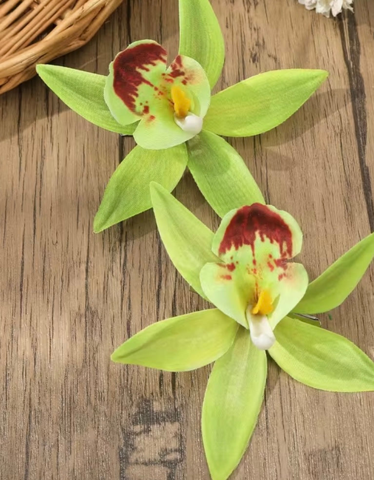 💚 Par de Pinzas de Pelo Duo Verde o Blanco – Colección Áurea Essentials 💫