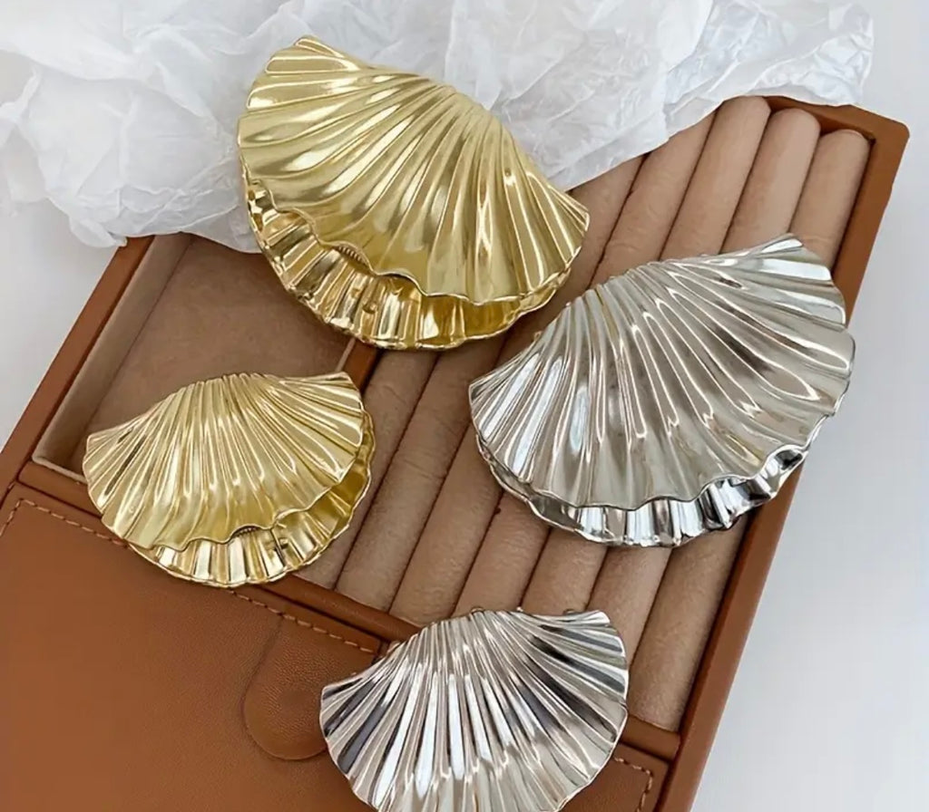 $9.990 Set de 2 Pinzas de pelo con diseño de concha marina – Elegancia atemporal y veraniega