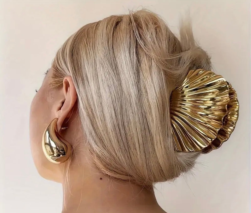 $9.990 Set de 2 Pinzas de pelo con diseño de concha marina – Elegancia atemporal y veraniega