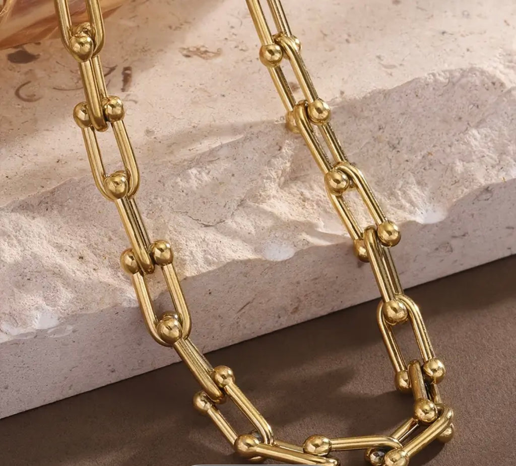 $14.990 ✨ Collar Dorado “Golden Link” – Minimalismo y Fuerza en un Solo Diseño