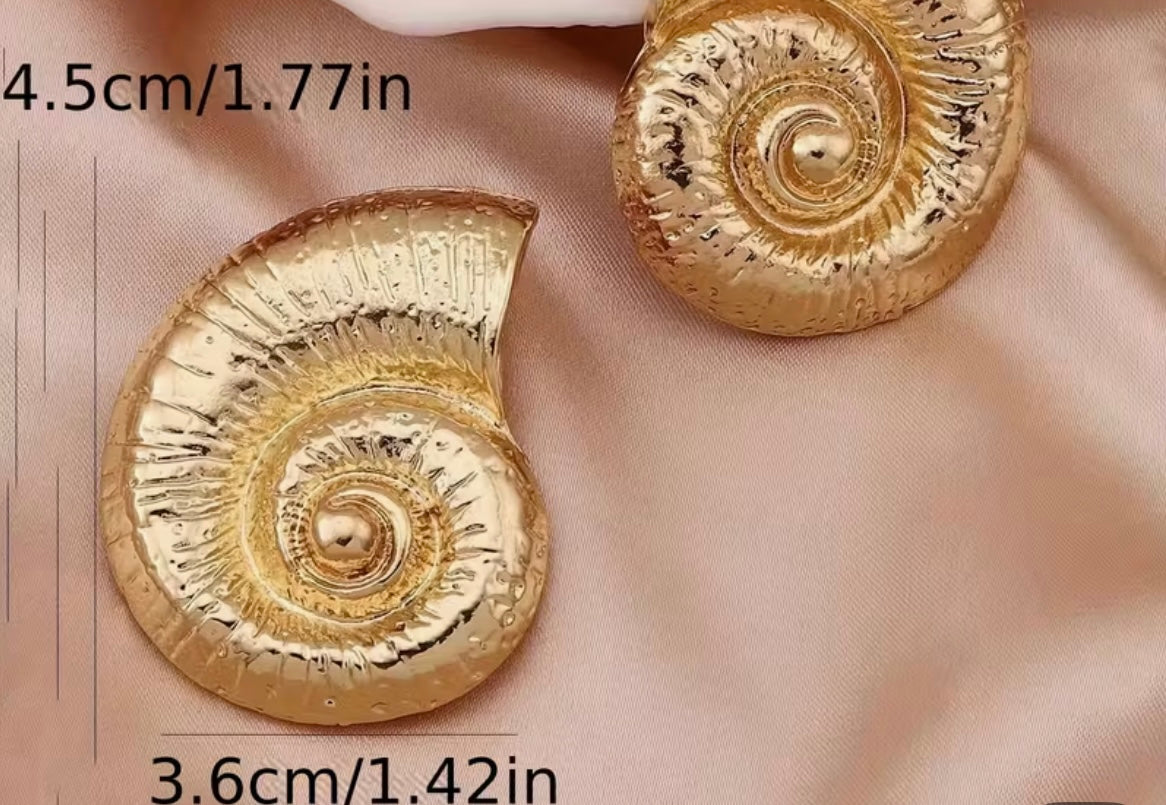 $13.990 Aros Caracola Dorada 💫 – Edición Marina Áurea