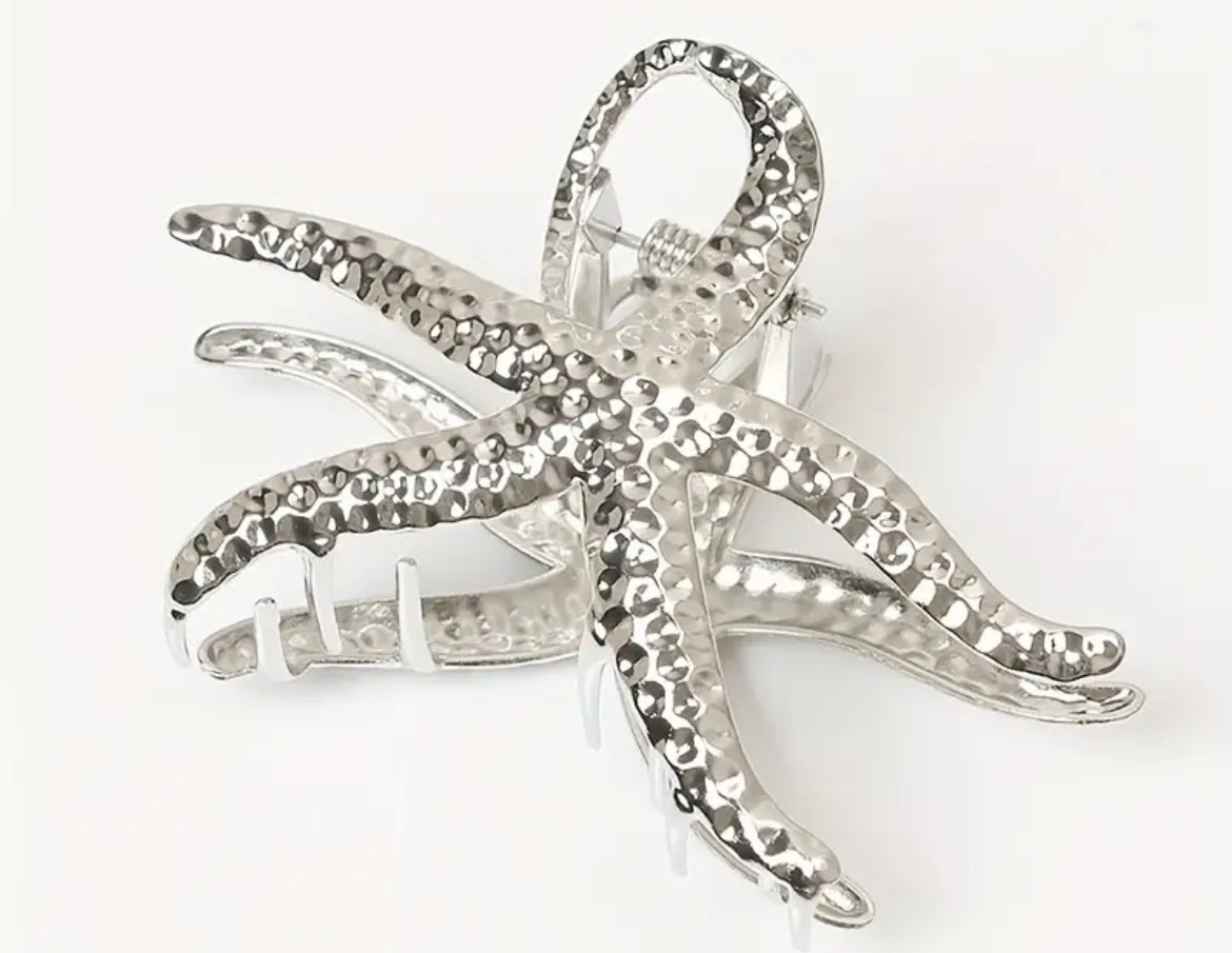 $9.990 Pinza de Pelo Estrella de Mar Dorada o Plateada 🌊 ⭐️ – Summer Collection