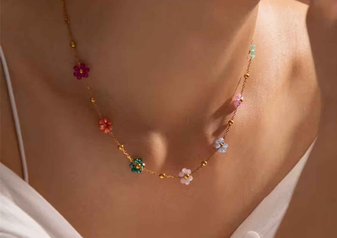 13.990 🌼 Collar Golden Bloom – Áurea Tienda