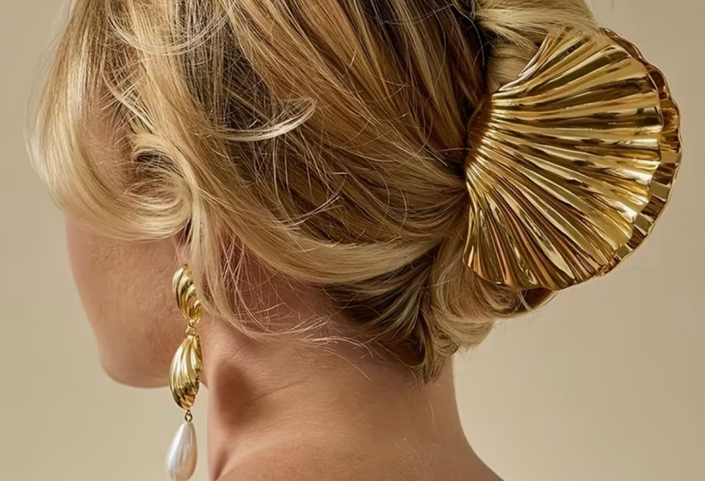 $9.990 Set de 2 Pinzas de pelo con diseño de concha marina – Elegancia atemporal y veraniega