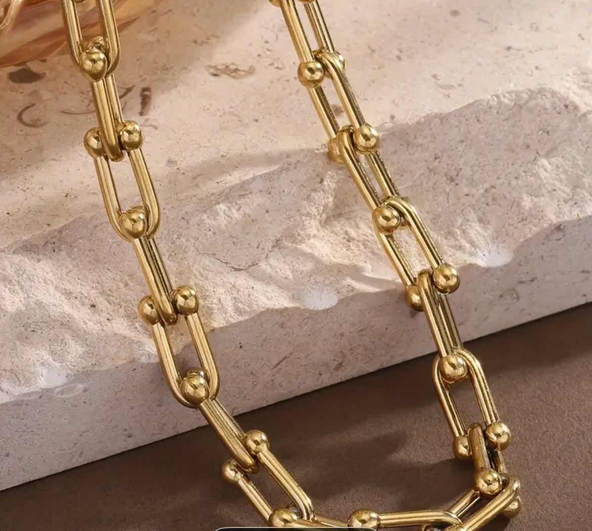 $14.990 ✨ Collar Dorado “Golden Link” – Minimalismo y Fuerza en un Solo Diseño