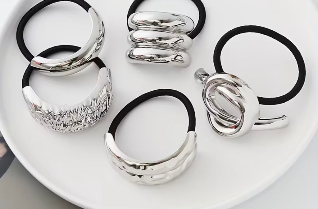 $10.990 Set ligas con accesorio metálico ✨