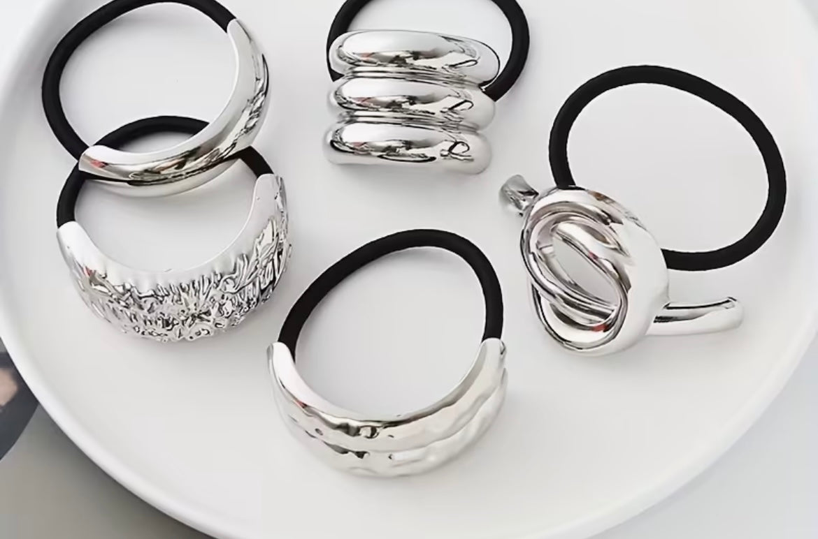 $10.990 Set ligas con accesorio metálico ✨