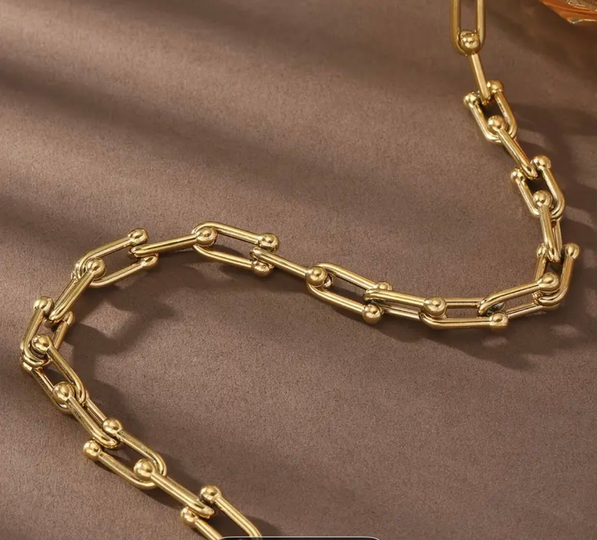 $14.990 ✨ Collar Dorado “Golden Link” – Minimalismo y Fuerza en un Solo Diseño