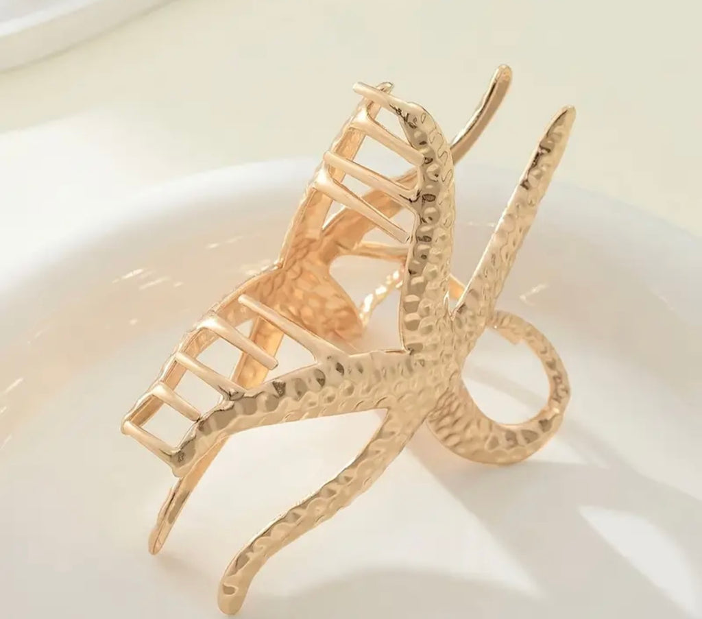 $9.990 Pinza de Pelo Estrella de Mar Dorada o Plateada 🌊 ⭐️ – Summer Collection
