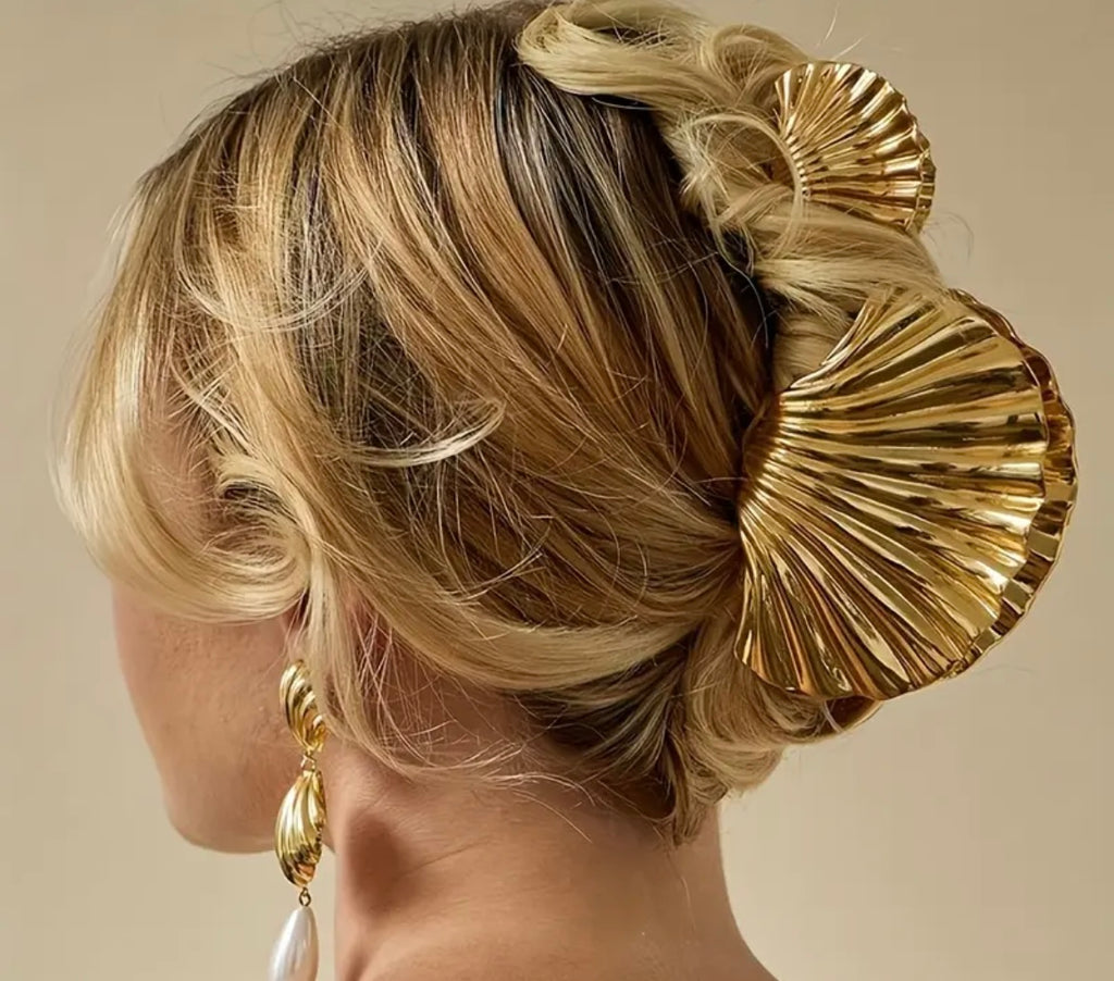 $9.990 Set de 2 Pinzas de pelo con diseño de concha marina – Elegancia atemporal y veraniega