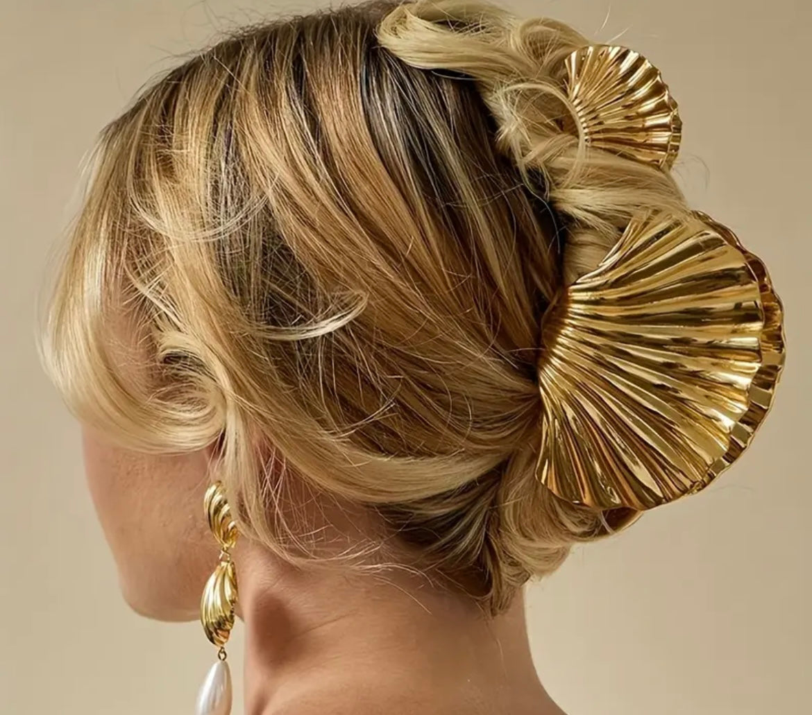 $9.990 Set de 2 Pinzas de pelo con diseño de concha marina – Elegancia atemporal y veraniega