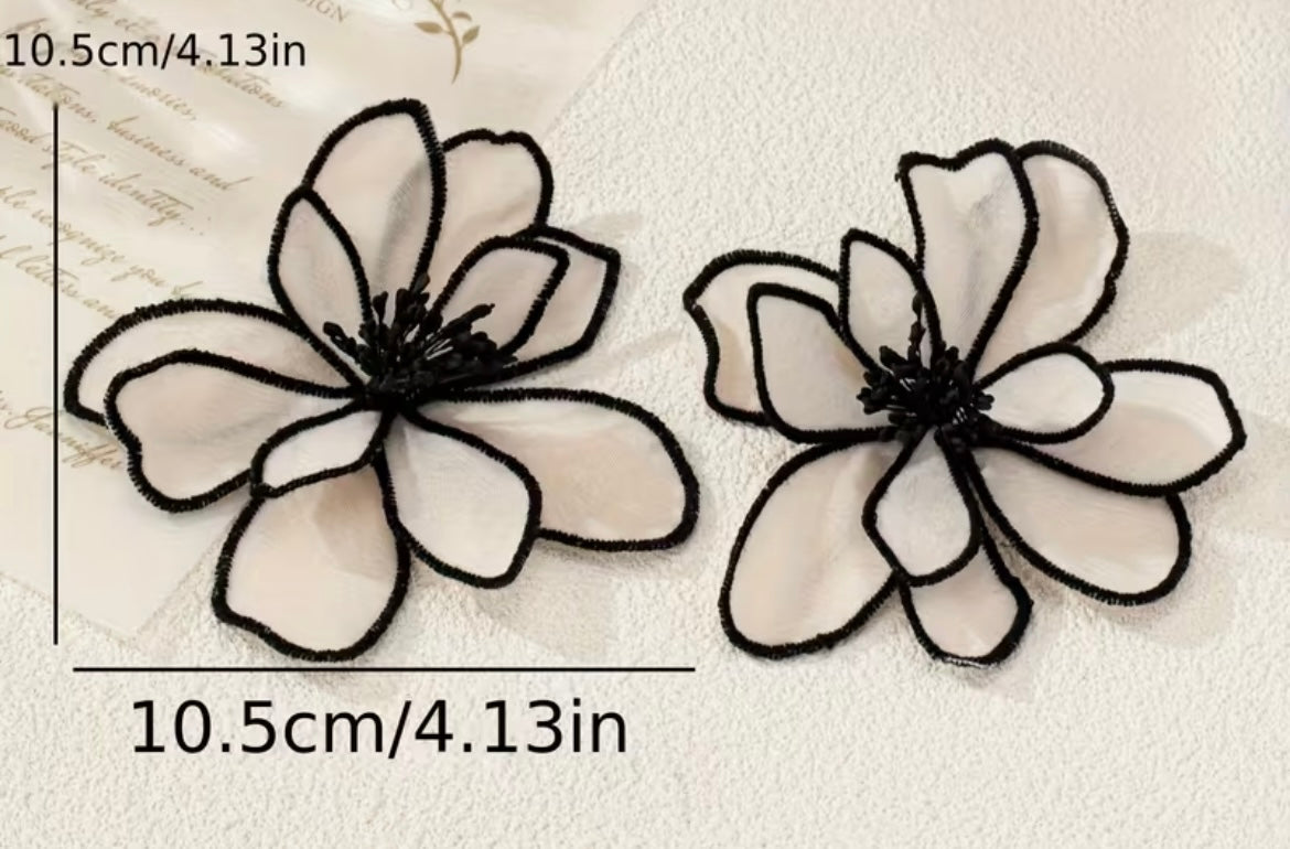$12.990 🌼 Aros Magnolia Blanca – Edición Primavera