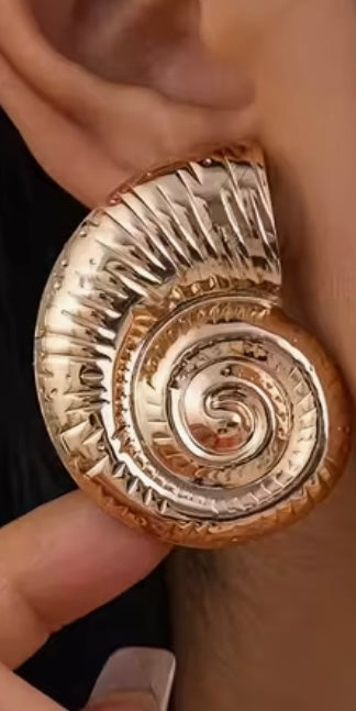 $13.990 Aros Caracola Dorada 💫 – Edición Marina Áurea